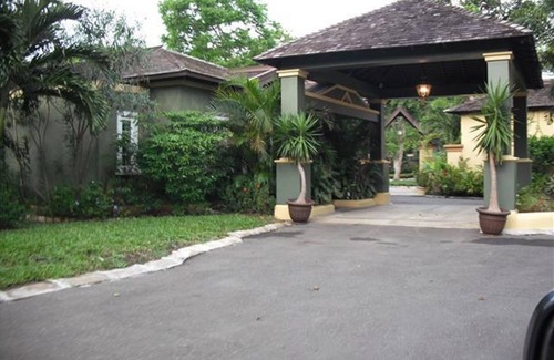 Ocho Rios Cabaña | 1 dormitorio Seaside Cottage - Piscina / Playa / Wifi / Restaurante / Mantenimiento de la casa HCC