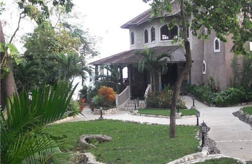 Ocho Rios Cabaña | 1 dormitorio Seaside Cottage - Piscina / Playa / Wifi / Restaurante / Mantenimiento de la casa HCC