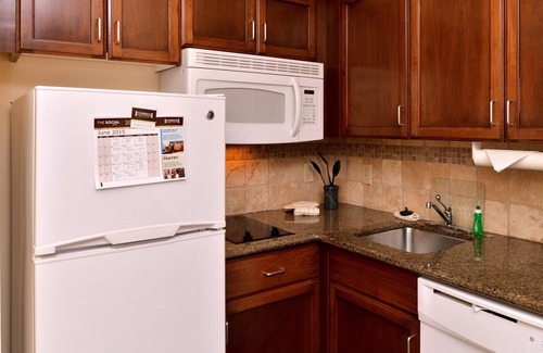 Aquia Harbour Condominio | 1 Bedroom | Shared Indoor Pool. Free Breakfast