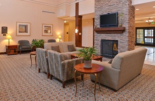 Aquia Harbour Condominio | 1 Bedroom | Shared Indoor Pool + Business Center
