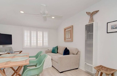 Balboa Island Apartamento | 1 Bedroom Single family L-602824 by Houzlet