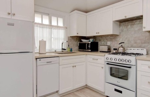 Balboa Island Apartamento | 1 Bedroom Single family L-602824 by Houzlet
