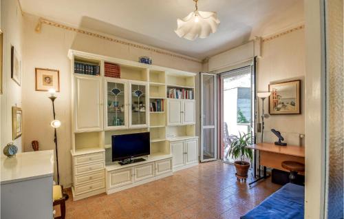 Molassana Apartamento | 1 Bedroom Stunning Apartment In Genova