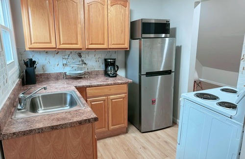 Newark Apartamento | 1 Bedroom Urban Retreat with Patio & Gym!