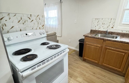 Newark Apartamento | 1 Bedroom Urban Retreat with Patio & Gym!