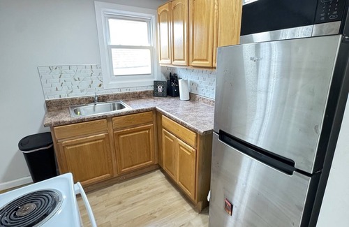 Newark Apartamento | 1 Bedroom Urban Retreat with Patio & Gym!