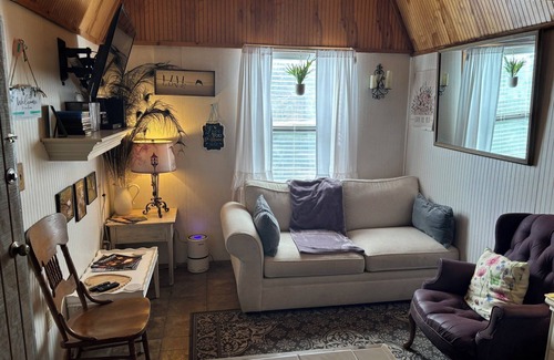 Hays County Cabaña | 1 Bedroom Vacation Cottage in San Marcos/Wimberley, TX
