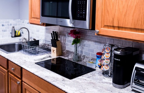 South Side Casa | 1-bedroom vacation home 12 minutes from Bronx Zoo