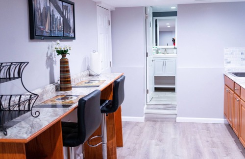 South Side Casa | 1-bedroom vacation home 12 minutes from Bronx Zoo