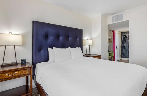 Downtown Nashville Hotel | 1 Bedroom w/ King Bed, at Bluegreen Downtown Nashville Resort!