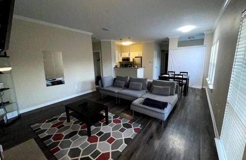 Barker Apartamento | 1 Bedroom w Patio, Workspace, Gym, and Pool