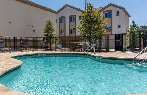 Cedar Park Apartamento | 1-bedroom with WiFi, fitness room in cool Cedar Park