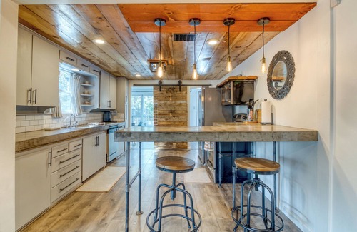 Larkspur Casa | #1 Bend Retreat! Near All! Kid and Pet Friendly!