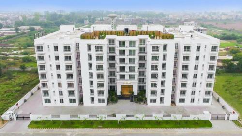 Lahore Apartamento | 1 -BHK at Zameen Opal with Cinema, Pool , Gym and Rooftop Garden