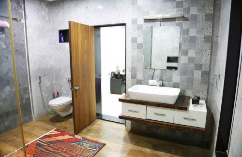 Belagavi Casa | 1 BHK luxury Bedroom Penthouse ,Couple Friendly