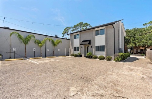 Atlantic Beach Apartamento | 1 Block from AB Town Center: The Coquina House 3