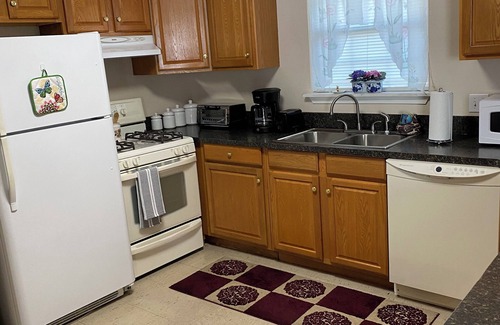 Mississippi City Casa | 1 block from beach 2-bedroom house in Gulfport with AC, WiFi. Enjoy your stay