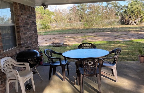 Mississippi City Casa | 1 block from beach 2-bedroom house in Gulfport with AC, WiFi. Enjoy your stay