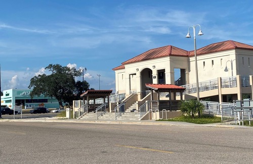 Mississippi City Casa | 1 block from beach 2-bedroom house in Gulfport with AC, WiFi. Enjoy your stay