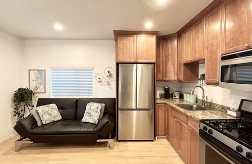 Ocean Beach Cabaña | 1 block from ocean - stylish & cozy beach cottage in funky Ocean Beach!