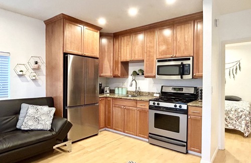 Ocean Beach Cabaña | 1 block from ocean - stylish & cozy beach cottage in funky Ocean Beach!