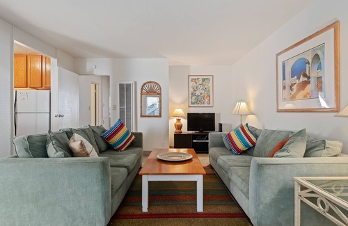 Carpinteria Apartamento | 1 cuadra de la playa!