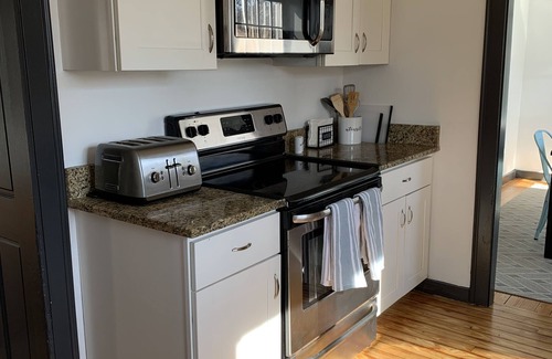 Madison Center Casa | 1 Block from Water - Welcoming 4 Bedroom Home