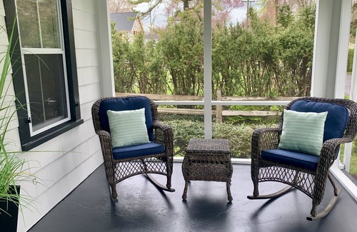 Madison Center Casa | 1 Block from Water - Welcoming 4 Bedroom Home