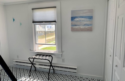 Madison Center Casa | 1 Block from Water - Welcoming 4 Bedroom Home
