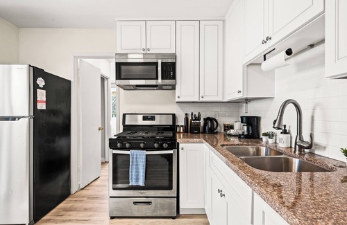 El Porto Casa | 1 Block to Beach Heaven Chic 2BD