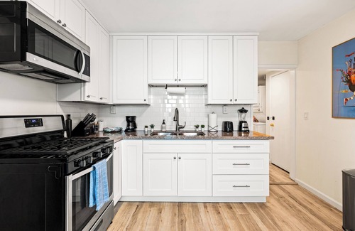 El Porto Casa | 1 Block to Beach Heaven Chic 2BD