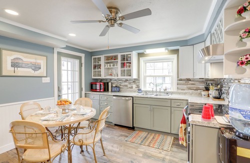 Port Clinton Cabaña | 1 Block to Beach: Home w/ Hot Tub in Port Clinton!
