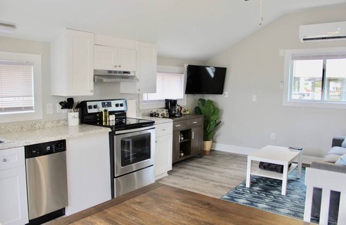 Carolina Beach Condominio | 1 Block to Beach, Restaurants & More! Anchors Away