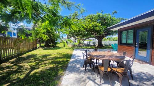 Laguna Shores Casa | 1 Block To Beach - 2 Family Double Masters Plus 3rd Bedroom
