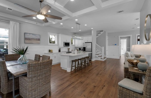 Watercolor Casa | 1 Block to Camp Watercolor! Newly Renovated! 6 Seater Golfcart! Great Location!