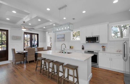 Watercolor Casa | 1 Block to Camp Watercolor! Newly Renovated! 6 Seater Golfcart! Great Location!