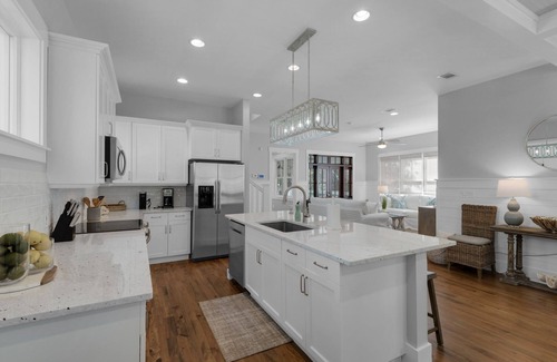 Watercolor Casa | 1 Block to Camp Watercolor! Newly Renovated! 6 Seater Golfcart! Great Location!