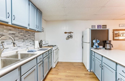 Beulah Apartamento | 1 Block to Crystal Lake: Downtown Beulah Apt!