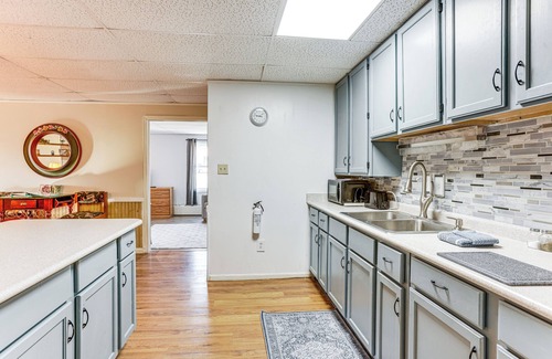 Beulah Apartamento | 1 Block to Crystal Lake: Downtown Beulah Apt!