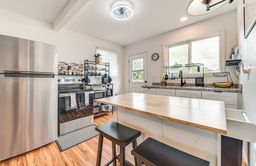 Hilo Casa | 1 Block to Heart of Hilo: Fully Renovated Home