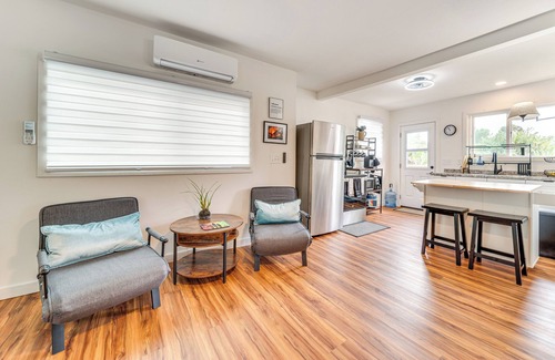 Hilo Casa | 1 Block to Heart of Hilo: Fully Renovated Home