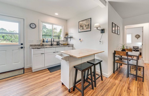 Hilo Casa | 1 Block to Heart of Hilo: Fully Renovated Home