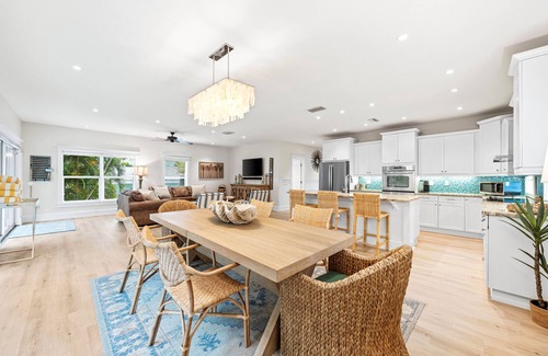 Holmes Beach Casa | ¡ESPECIALES DE SEPTIEMBRE! 1 cuadra de la playa, GRANDE piscina privada - Casa de lujo de 6 hab.
