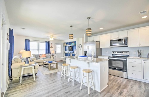 Sunset Beach Cabaña | 1 Bock to Beach: Sunset Beach Home w/ Private Deck