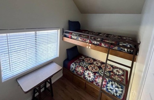 Park City Cabina | 1 BR / 1 BA Cabins. (Twin Beds)