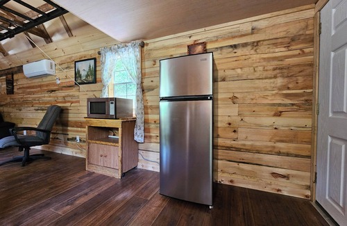 Freeman Cabina | 1 BR/1BR Lofted Cabin West Virginia Hatfield McCoy ATV Trails
