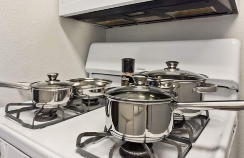 West Campus Apartamento | 1 Br Apt Next 2 Downtown - Cozy!