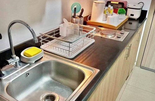 Bangkal Condominio | 1 BR Condo Apartment Close to Mall of Asia and MOA Arena