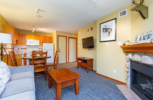 Whistler Cay Heights Condominio | 1 BR condo prime location with Amazing views of Whistler mountain!