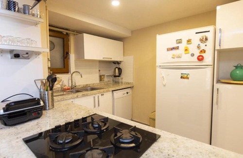Harbiye Apartamento | 1 BR Designed House with Garden near Ramada Osmanbey Metro